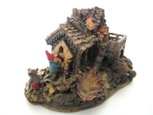 Classic Gnomes Villages 'Gnome-house and mouse' after a design by Rien Poortvliet, Gnome figurine.