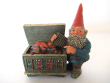 Gnome 'Max' after a design by Rien Poortvliet, Gnome with chest.