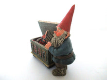 Gnome 'Max' after a design by Rien Poortvliet, Gnome with chest.