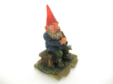 Gnome figurine 'Grandfather' Pipe smoking gnome figurine. Part of the 2001 Classic Gnomes & Friends series designed by Rien Poortvliet