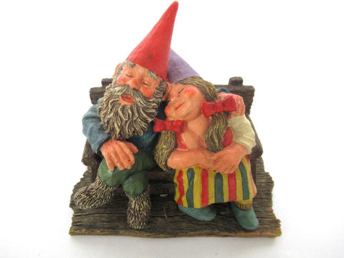 Gnome Couple in love 'Love Forever' after a design by Rien Poortvliet