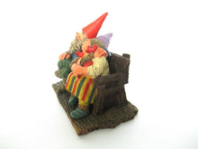 Gnome Couple in love 'Love Forever' after a design by Rien Poortvliet