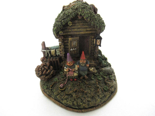 Classic Gnomes Villages 'Gnome Sweet Home' Gnome figurine after a design by Rien Poortvliet.