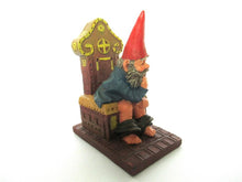 'Theodor' Gnome figurine after a design by Rien Poortvliet. Gnome on the toilet. Dutch Classic Gnomes series. AAAAAAA International Co. Ltd.