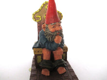 'Theodor' Gnome figurine after a design by Rien Poortvliet. Gnome on the toilet. Dutch Classic Gnomes series. AAAAAAA International Co. Ltd.
