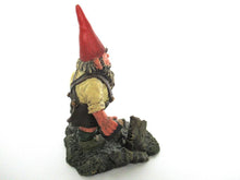 Gnome figurine after a design by Rien Poortvliet 'Hansli ' Gnome with beer.