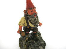 Gnome figurine after a design by Rien Poortvliet 'Hansli ' Gnome with beer.