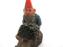 Gnome figurine transporting grapes with a wheelbarrow 'Christian'. Classic gnomes series after a design by Rien Poortvliet.