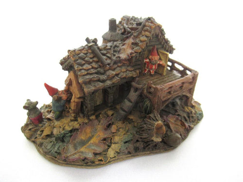 Gnome house and mouse' after a design by Rien Poortvliet, Gnome figurine.