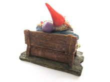 Gnome Couple in love 'Love Forever' after a design by Rien Poortvliet