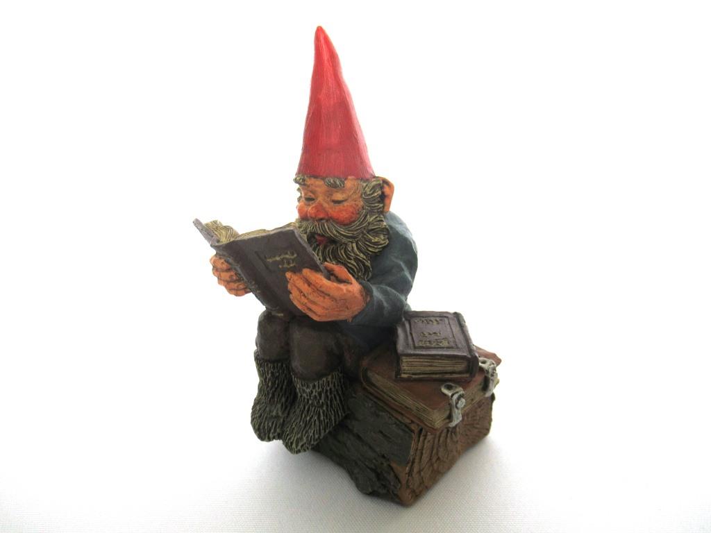 Reading Gnome figurine 'Gideon'. Classic gnomes series made by Rien Poortvliet.