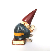 Gnome reading a book, David the Gnome, Design by Rien Poortvliet, bookend.
