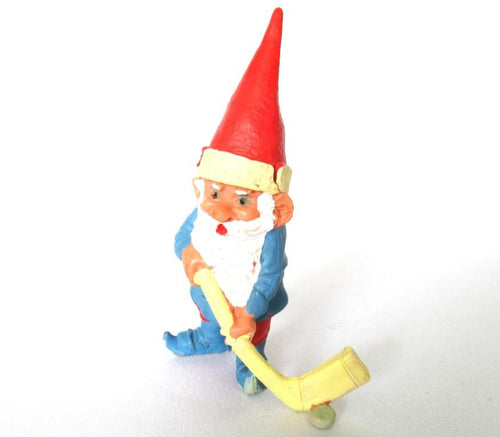 David the Gnome, gnome figurine playing ice hockey, brb, pocket gnome.