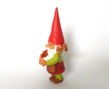 Bagpipe playing gnome, David the Gnome figurine with kilt, Rien Poortvliet, Pocket gnome miniature scottish gnome.