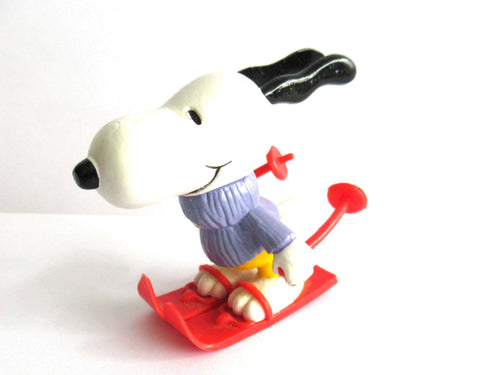 UpperDutch:,Peanuts Snoopy Skiing PVC Figurine, United Feature '66.