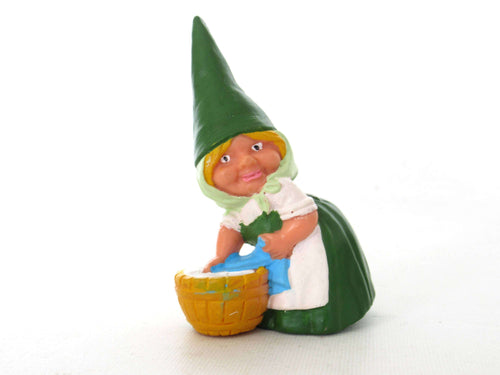UpperDutch:,1 (ONE) Gnome doing laundry figurine, Gnome after a design by Rien Poortvliet, Brb Gnome, Lisa the Gnome. Washing clothes.