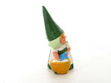 UpperDutch:,1 (ONE) Gnome doing laundry figurine, Gnome after a design by Rien Poortvliet, Brb Gnome, Lisa the Gnome. Washing clothes.