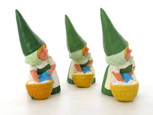 UpperDutch:,1 (ONE) Gnome doing laundry figurine, Gnome after a design by Rien Poortvliet, Brb Gnome, Lisa the Gnome. Washing clothes.