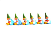 UpperDutch:,1 (ONE) Gnome doing laundry figurine, Gnome after a design by Rien Poortvliet, Brb Gnome, Lisa the Gnome. Washing clothes.