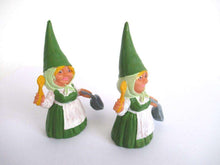 UpperDutch:Gnome,1 (ONE) Gnome figurine in green dress after a design by Rien Poortvliet, Brb Gnome cooking, Lisa the Gnome with cooking pan.