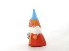 UpperDutch:,1 (ONE) Gnome figurine with watering can, Gnome after a design by Rien Poortvliet, Brb Gnome, Lisa the Gnome. Watering plants.