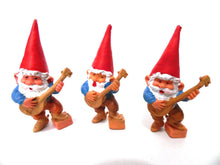 UpperDutch:,1 (ONE) Music Gnome figurine, Banjo playing gnome. After a design by Rien Poortvliet, Brb collectible pocket, miniature gnome.