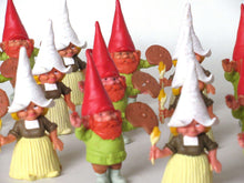 UpperDutch:,1 (ONE) Set of 2 Gnome figurines, Vincent van Gogh and Female in Dutch Costume. After a design by Rien Poortvliet, BRB gnomes.