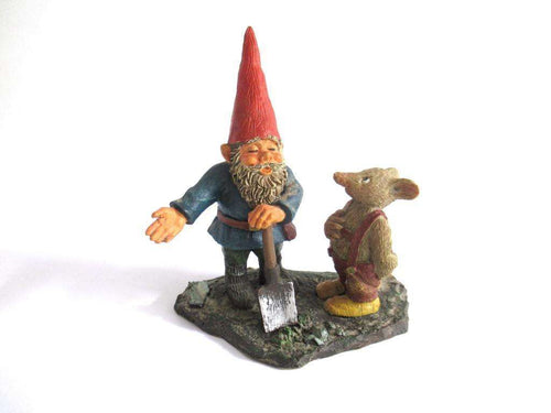 UpperDutch:Gnome,'Al with Mouse' Gnome with shovel and mouse figurine. Part of the 2001 Classic Gnomes series designed by Rien Poortvliet