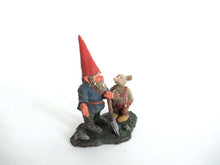 UpperDutch:,'Al with Mouse' in original box. Gnome with shovel and mouse figurine. Part of the 2001 Classic Gnomes series. Designed by Rien Poortvliet.