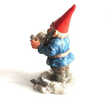 UpperDutch:,'Arthur' Reading, singing Gnome figurine. Classic gnomes series by AAAAAAA International Co. Ltd. Designed by Rien Poortvliet.