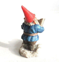 UpperDutch:,'Arthur' Reading, singing Gnome figurine. Classic gnomes series by AAAAAAA International Co. Ltd. Designed by Rien Poortvliet.