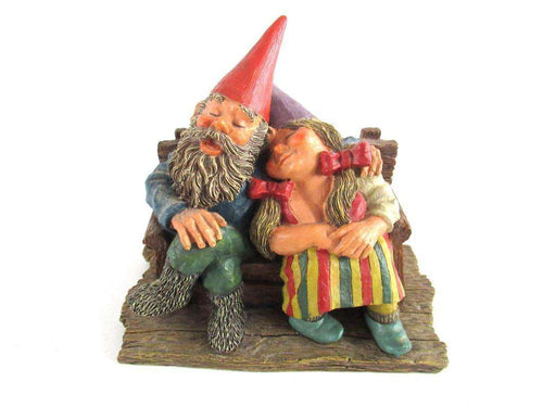 UpperDutch:,Classic Gnomes 'Love Forever' Gnome figurine after a design by Rien Poortvliet.