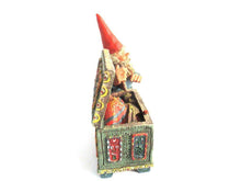 UpperDutch:Gnome,Classic Gnomes 'Max' after a design by Rien Poortvliet, Gnome with chest.