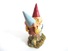 UpperDutch:Gnome,Dancing Gnome couple, kissing gnome couple. David the gnome after a design by Rien Poortvliet.