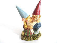 UpperDutch:Gnome,Dancing Gnome couple, kissing gnome couple. David the gnome after a design by Rien Poortvliet.