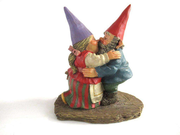 UpperDutch:Gnome,Dancing Gnome couple, kissing gnome couple'Will and Ann' . David the gnome after a design by Rien Poortvliet.