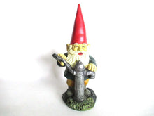 UpperDutch:Gnome,David the Gnome with hand water pump after a design by Rien Poortvliet.