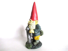 UpperDutch:Gnome,David the Gnome with hand water pump after a design by Rien Poortvliet.
