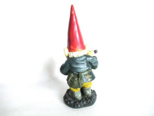 UpperDutch:Gnome,David the Gnome with hand water pump after a design by Rien Poortvliet.