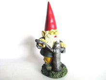 UpperDutch:Gnome,David the Gnome with hand water pump after a design by Rien Poortvliet.