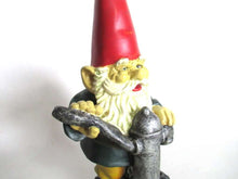 UpperDutch:Gnome,David the Gnome with hand water pump after a design by Rien Poortvliet.