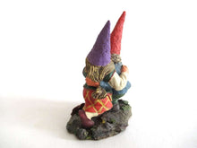 UpperDutch:Gnome,'Fryda and Fred Dancing' Rien Poortvliet gnome firgurine. Dancing Gnome couple. Dutch Classic Gnomes series. AAAAAAA International Co. Ltd.