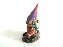 UpperDutch:Gnome,'Fryda and Fred Dancing' Rien Poortvliet gnome firgurine. Dancing Gnome couple. Dutch Classic Gnomes series. AAAAAAA International Co. Ltd.