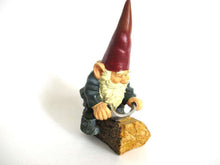 UpperDutch:Gnome,Garden Gnome after a design by Rien Poortvliet - David the Gnome - Working gnome.
