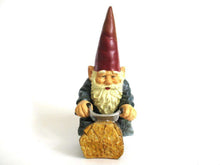 UpperDutch:Gnome,Garden Gnome after a design by Rien Poortvliet - David the Gnome - Working gnome.