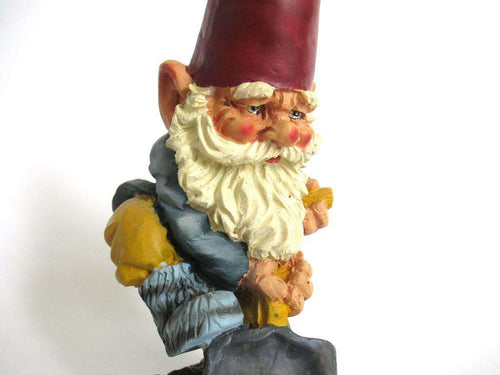 UpperDutch:Gnome,Garden Gnome with shovel after a design by Rien Poortvliet, David the Gnome.