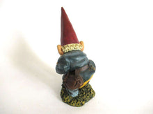 UpperDutch:Gnome,Garden Gnome with shovel after a design by Rien Poortvliet, David the Gnome.