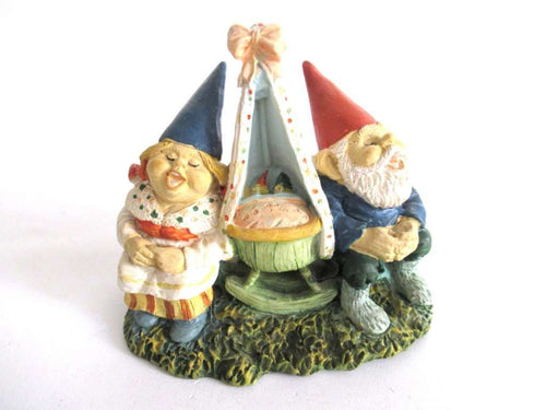 UpperDutch:,Gnome couple singing lullabies to babies after a design by Rien Poortvliet.
