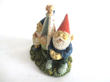 UpperDutch:,Gnome couple singing lullabies to babies after a design by Rien Poortvliet.