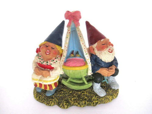 UpperDutch:Gnome,Gnome couple singing lullabies to babies after a design by Rien Poortvliet.